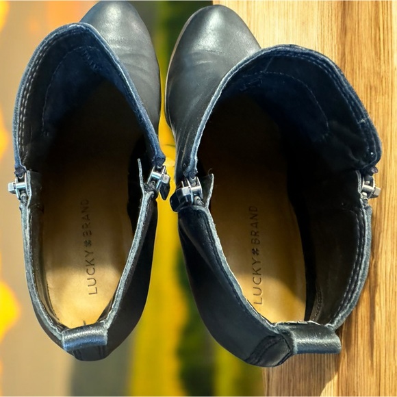 LUCKY Brand Genuine Leather Basel Ankle Bootie Women’s Size 9 Zip sides - Picture 9 of 11